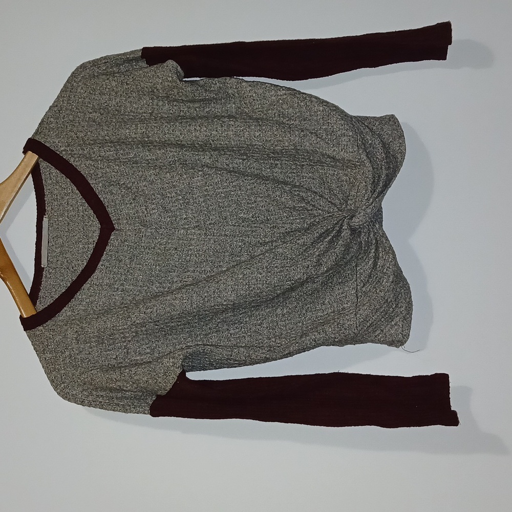 Vintage Havana Girls Longsleeves V neck sweater size Large EUC